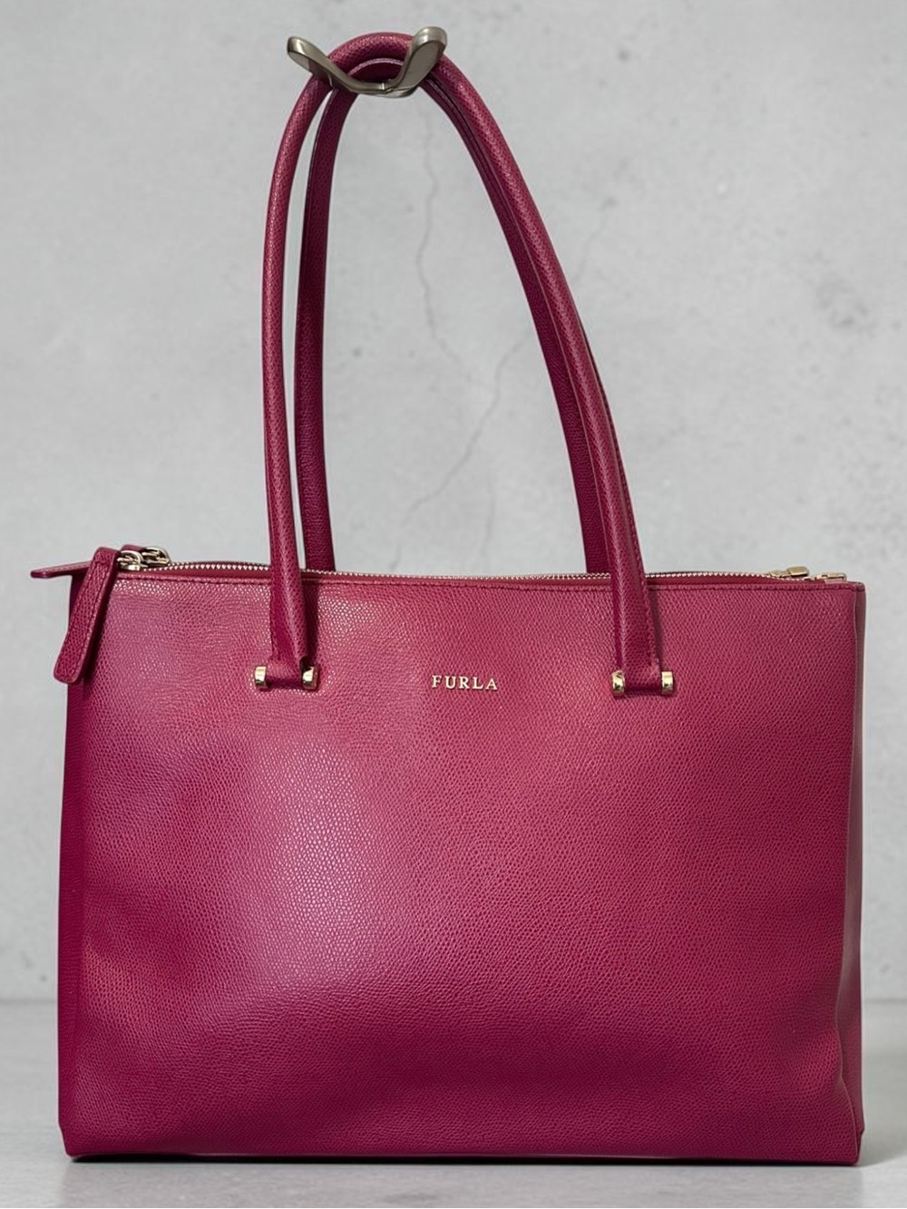 FURLA fuchsia pink genuine leather shoulder bag purse made in Italy